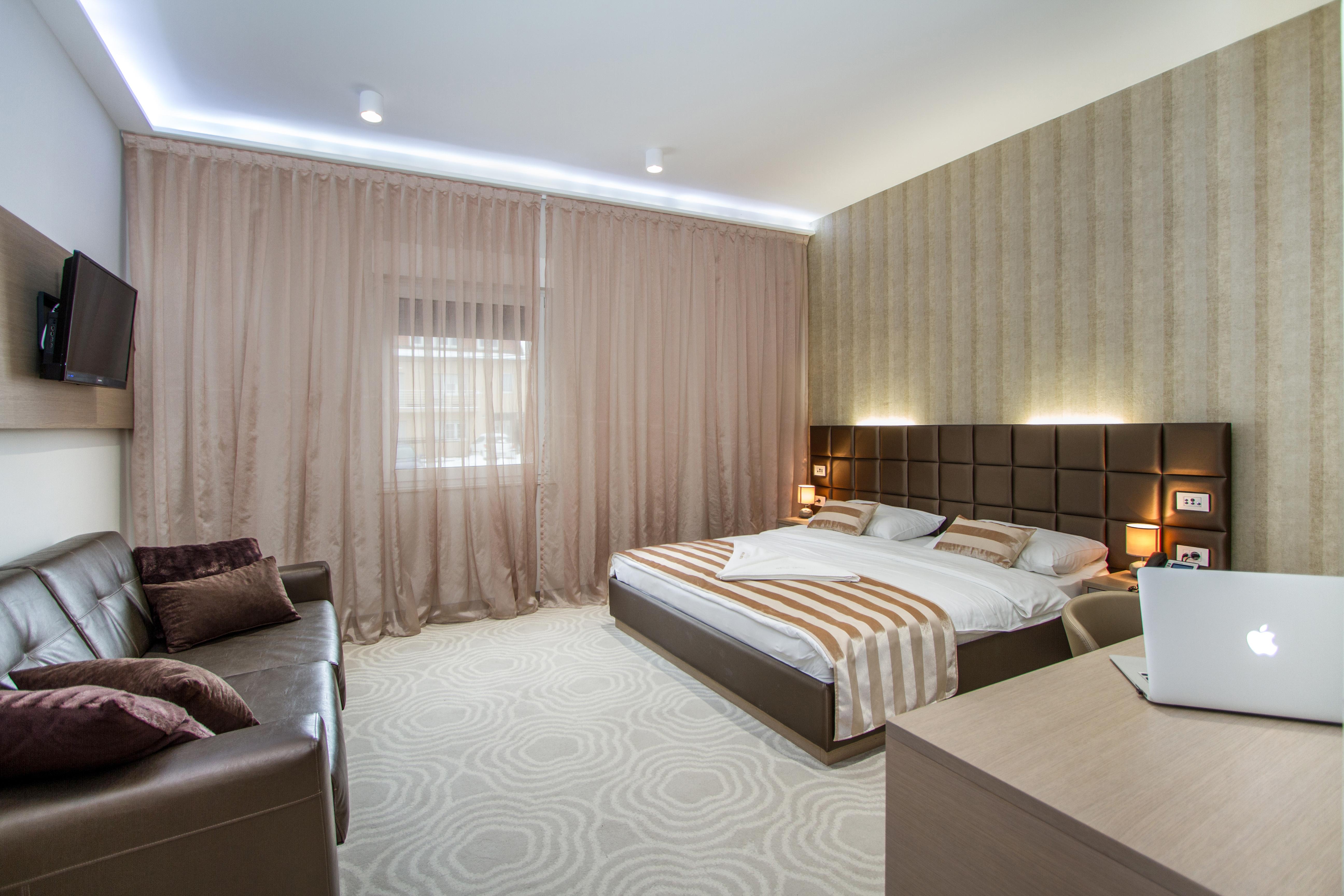 Royal Airport Hotel 4*